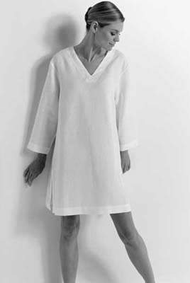 Короткая женская ночная сорочка с вышивкой Аnne