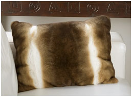 Декоративная подушка из меха орилаг