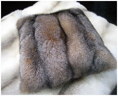 Интерьерная подушка с мехом серебристой лисы